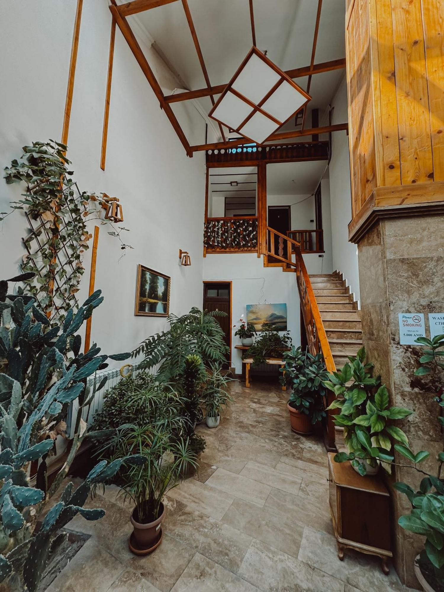 Yerevan Hotel Екстериор снимка